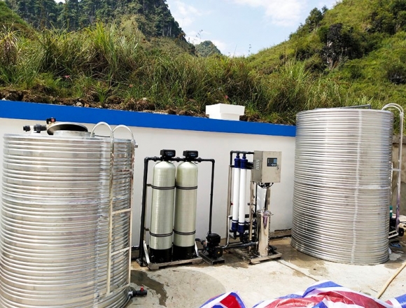 云南昆明光伏项目部2吨超滤净水设备